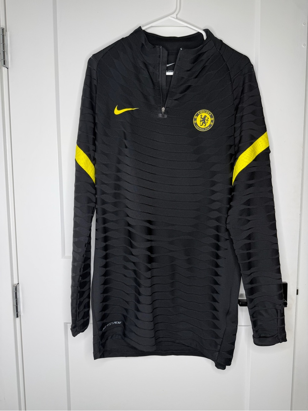 Nike Chelsea FC Dri Fit Advantage Black/Yellow Men’s Soccer Training Top